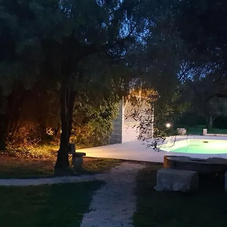 Bed & Breakfast Mas Tareau Chambres D Hotes Beaucaire (Gard)